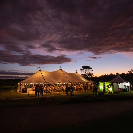 Pullman Magenta Shores Resort Entrance Eksteriør bilde The tent at the 2011 Australian Open