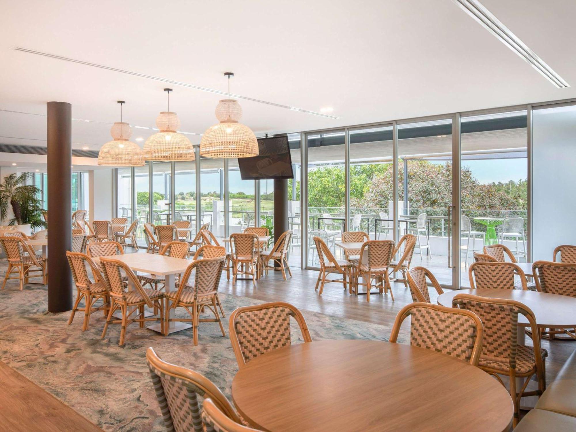 Pullman Magenta Shores Resort Entrance Eksteriør bilde The River Club