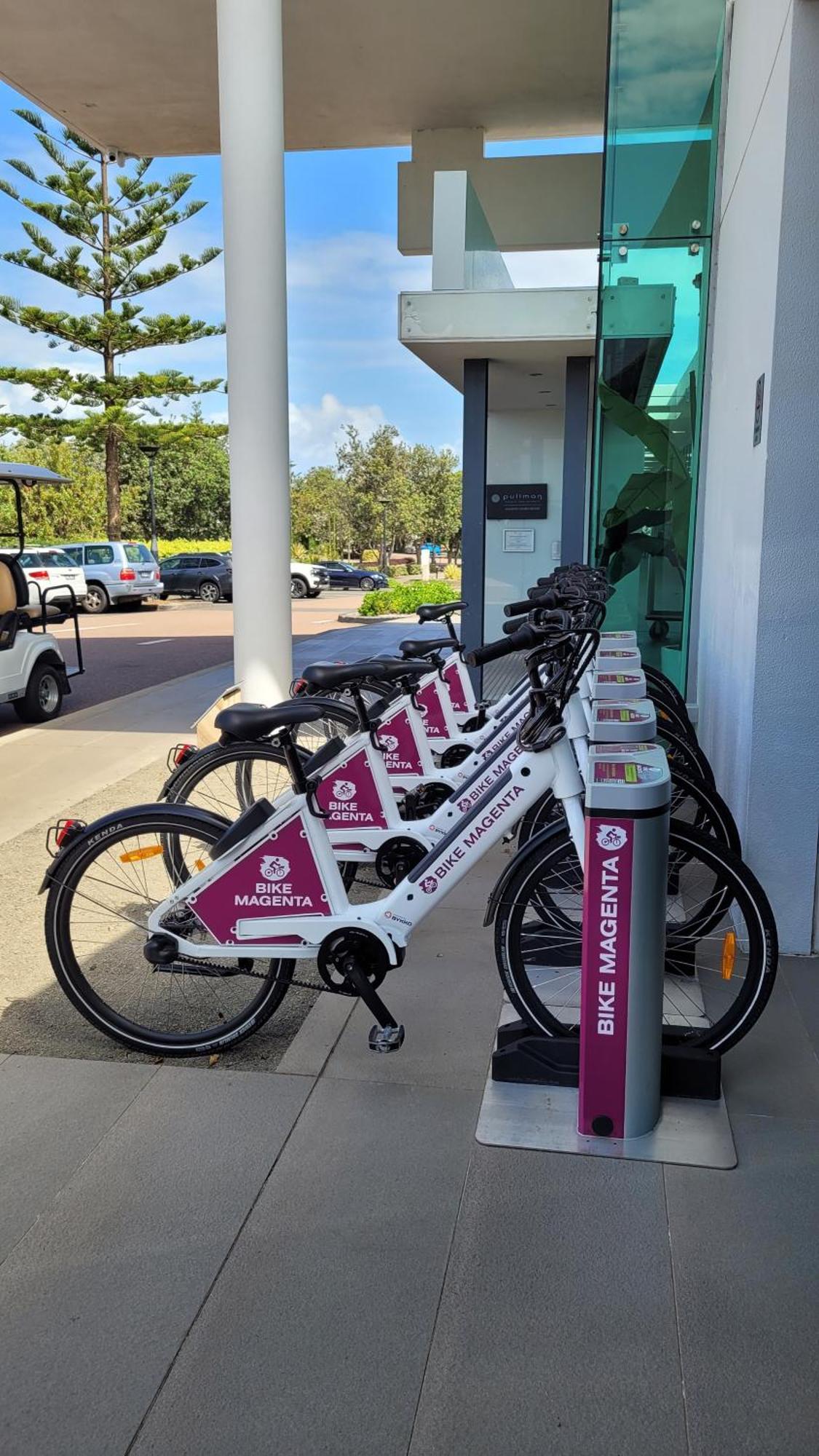 Pullman Magenta Shores Resort Entrance Eksteriør bilde Bike share bikes at the University of Queensland, St Lucia campus